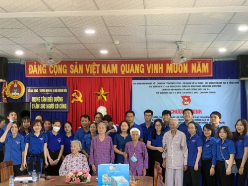 HOẠT ĐỘNG THĂM, TẶNG QUÀ DƯỠNG LÃO VIÊN  NHÂN KỶ NIỆM 47 NĂM NGÀY GIẢI PHÓNG MIỀM NAM  (30/4/1975-30/4/2022)