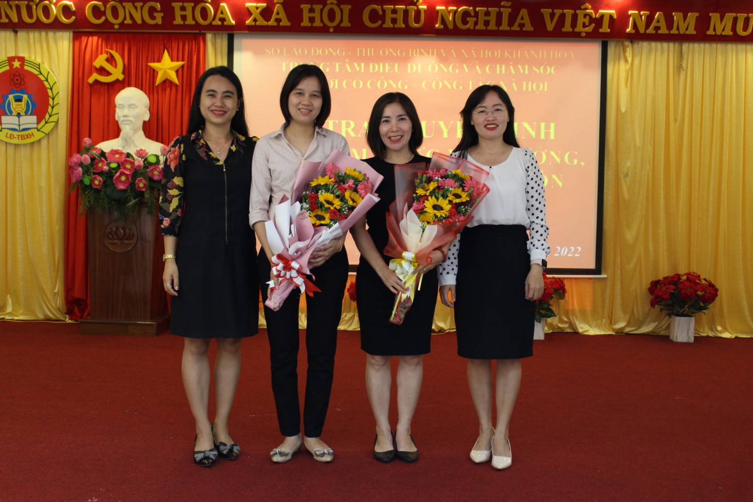 Trao Quyết định bổ nhiệm Lãnh đạo các phòng chuyên môn thuộc Trung tâm Điều dưỡng và Chăm sóc Người có công -  Công tác xã hội Khánh Hòa